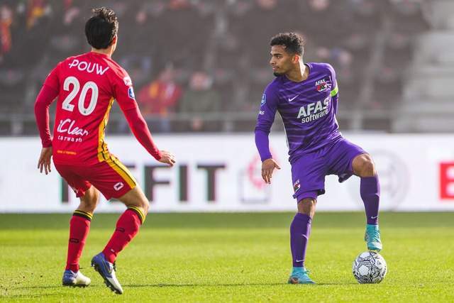欧冠八强激战继续！杨计聊球8连红+11中10领衔出击